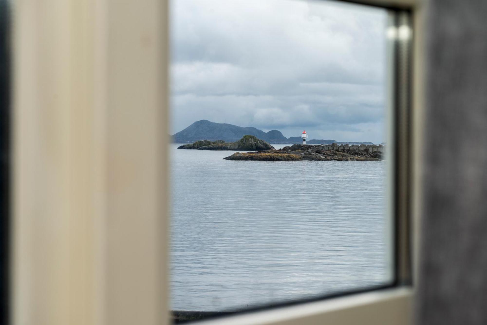 Tyskhella Rorbuer Apartment Kabelvag Bagian luar foto